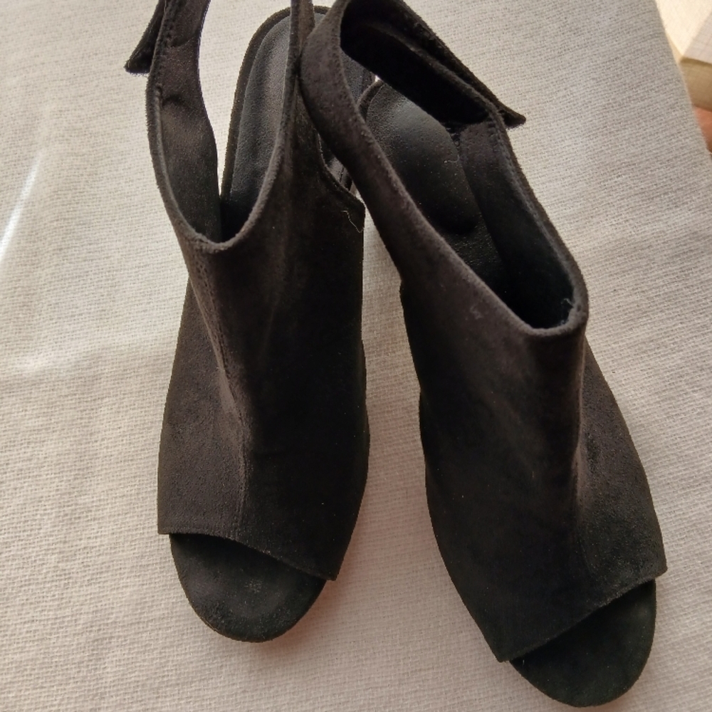 BLACK FAUX SUEDE HEELED SANDLE ANKLE BOOTS